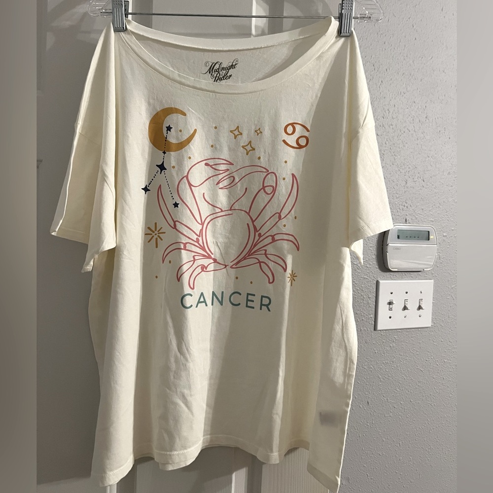 Anthro Horoscope (Cancer) T-Shirt - Size L
